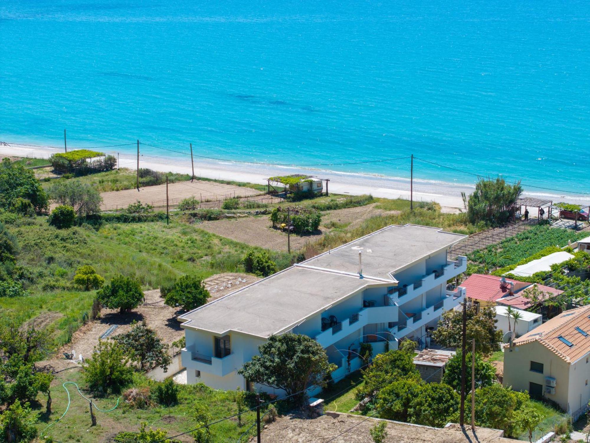 Aridas At The Beach Лурдата Екстериор снимка